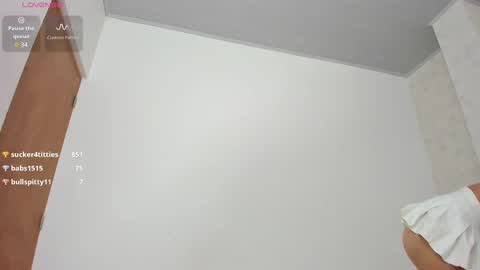 Snapshot of skinny_isabela chatting on February 21, 2:27 pm Isabela online show from February 21, 2:27 pm