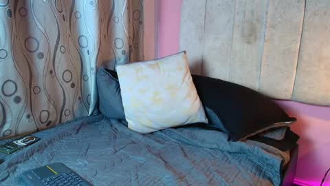 skinny jean  online show from March 6, 9:47 pm