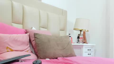 SkinnyGirl online show from November 29, 8:16 pm