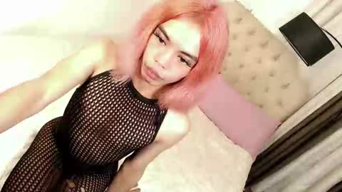 skinnytrans69 online show from May 27, 2:03 pm