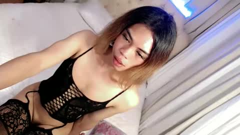 skinnytrans69 online show from May 7, 2:35 pm
