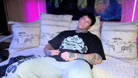 skirlingod online show from October 19, 6:07 am