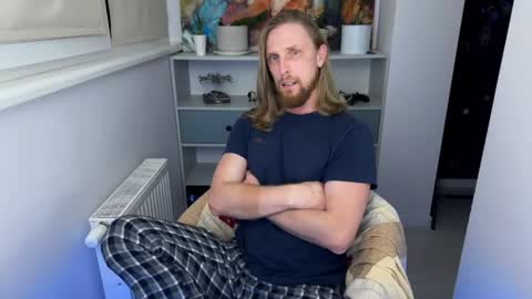 sky_guy25 online show from April 18, 7:58 pm