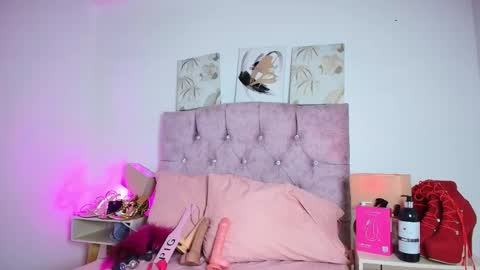 skye moore online show from February 23, 7:05 pm