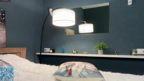 Skye online show from December 16, 9:54 pm