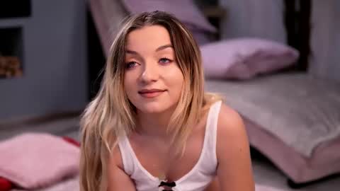 skyeyesluna online show from January 17, 4:44 am