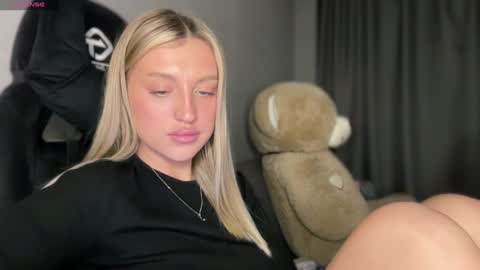 GARRY AND SOPHIA online show from January 30, 7:15 pm