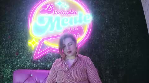 Snapshot of skylar__desire chatting on October 20, 11:37 am skylar__desire online show from October 20, 11:37 am