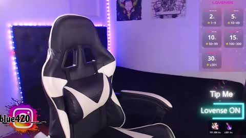 blue online show from November 19, 12:10 am