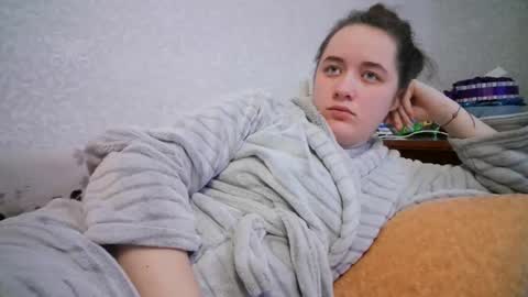 skyressie333 online show from February 10, 6:20 am