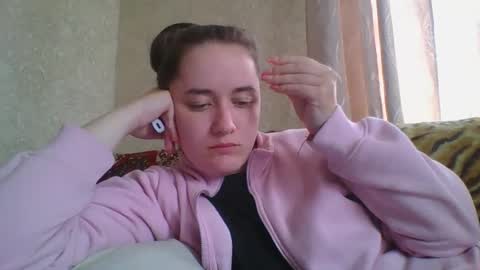 skyressie333 online show from April 20, 6:27 am