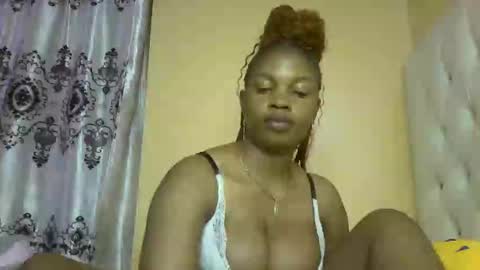 Snapshot of slayslay002 chatting on February 13, 12:57 am Rose online show from February 13, 12:57 am