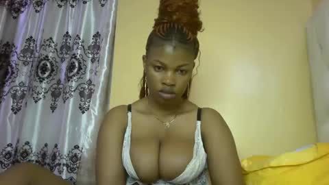 Snapshot of slayslay002 chatting on February 14, 2:28 am Rose online show from February 14, 2:28 am