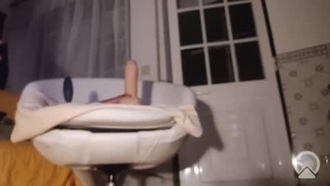 slimandnormal online show from October 15, 2:04 am