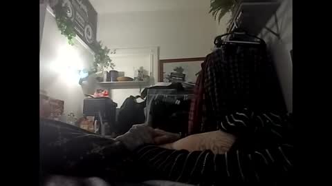 Snapshot of slunghung1904 chatting on October 19, 7:29 pm Slung hung online show from October 19, 7:29 pm