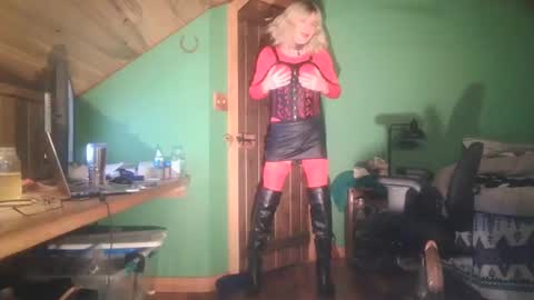 slutjennifertransxx online show from November 5, 3:08 am