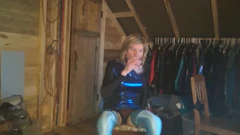 slutjennifertransxx online show from February 6, 5:22 am