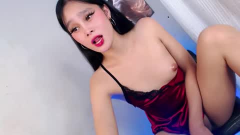 slutnextdoor28 online show from April 22, 1:51 pm