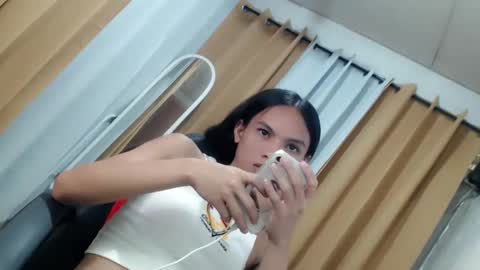 CHIE CHIE online show from February 11, 8:20 pm