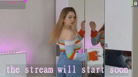 Snapshot of small_blondee chatting on February 23, 1:02 am Emily online show from February 23, 1:02 am