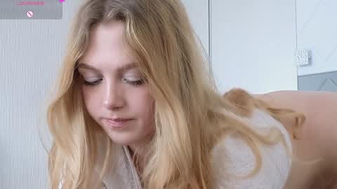 Snapshot of small_blondee chatting on January 22, 7:35 am Emily online show from January 22, 7:35 am