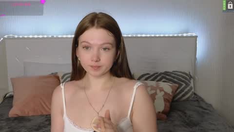 Snapshot of small_blondee chatting on March 5, 8:21 pm Emily online show from March 5, 8:21 pm