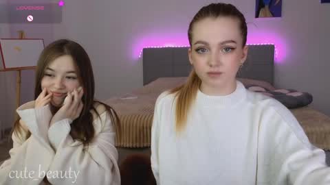 Snapshot of small_blondee chatting on January 4, 6:19 am Emily online show from January 4, 6:19 am