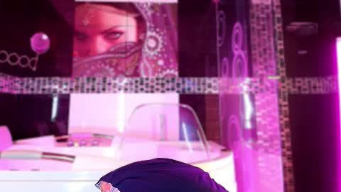 Small Hot19 online show from December 16, 9:37 am