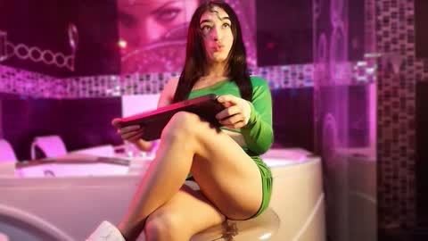 Small Hot19 online show from February 17, 9:41 am