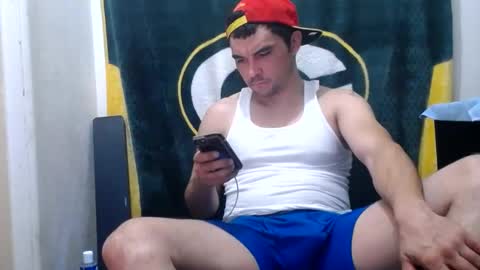 Snapshot of small_wood21 chatting on January 12, 9:51 am small wood21 online show from January 12, 9:51 am