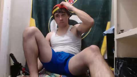 Snapshot of small_wood21 chatting on December 31, 10:23 pm small wood21 online show from December 31, 10:23 pm