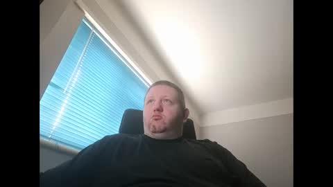 smallone19832 online show from February 27, 10:33 am