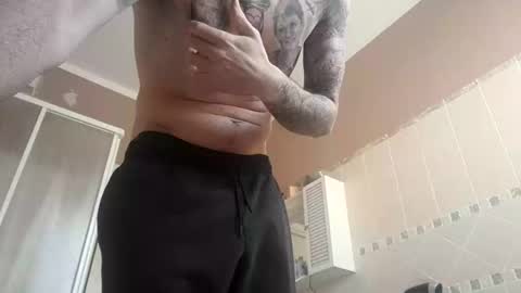 smallone8825 online show from April 11, 9:35 am