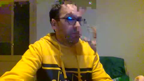 Snapshot of smokered100s chatting on October 19, 9:41 pm luca online show from October 19, 9:41 pm
