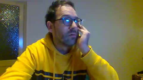 Snapshot of smokered100s chatting on October 25, 7:14 pm luca online show from October 25, 7:14 pm