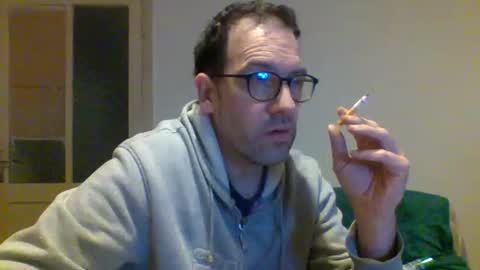 Snapshot of smokered100s chatting on October 16, 10:30 pm luca online show from October 16, 10:30 pm