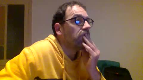 Snapshot of smokered100s chatting on October 22, 8:54 pm luca online show from October 22, 8:54 pm