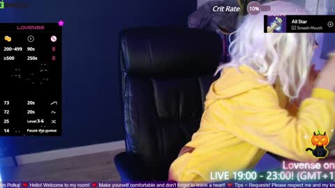 Strawberry Muffin online show from December 3, 7:50 pm