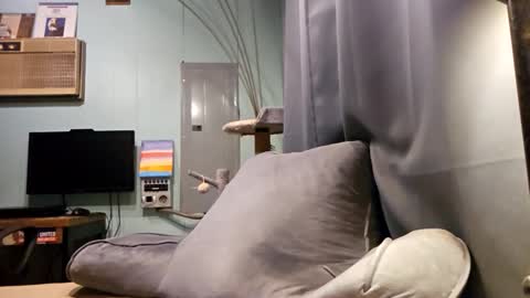 Snackyyyy online show from February 6, 1:09 am