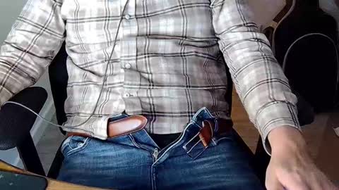 Sneakybill online show from October 28, 9:16 pm