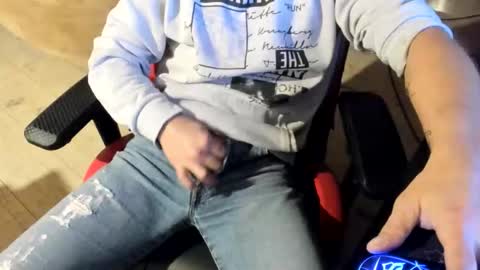 snip1977 online show from November 20, 5:50 am