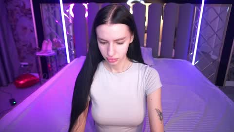 snow_whiteeex online show from April 4, 5:36 am