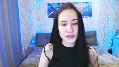 SnowWhate 00 online show from April 19, 5:03 pm