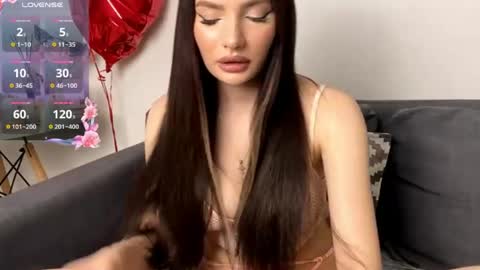 Sofa online show from June 8, 9:49 pm