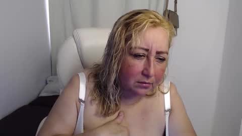 Snapshot of soffi_hott chatting on September 28, 3:21 pm soffi_hott online show from September 28, 3:21 pm