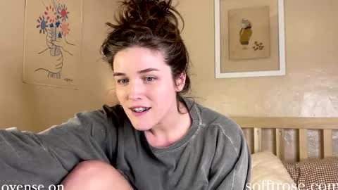 Snapshot of sofftrose chatting on February 20, 1:36 am Julia    online show from February 20, 1:36 am