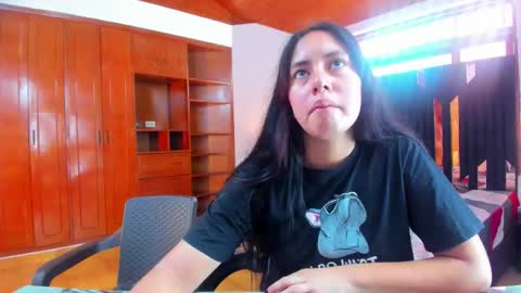 Snapshot of soffy_and_mia chatting on October 10, 1:39 pm soffy and mia online show from October 10, 1:39 pm