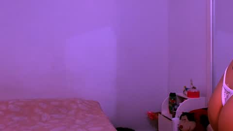 Snapshot of sofia_mark20 chatting on February 2, 5:04 pm Sofia  online show from February 2, 5:04 pm