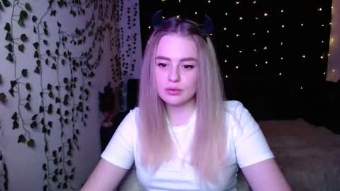sofia_rosemary online show from February 18, 3:41 pm