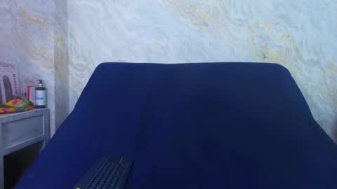 sofiaa_little online show from December 5, 7:55 pm